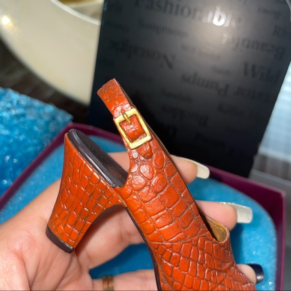 Just The Right Shoe by Raine In Scale - Picture 7 of 9